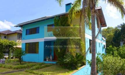 Casa de condomínio 3 dormitórios à venda no Bairro Condomínio Condado de Castella com 345 m² de área privativa - 2 vagas de garagem