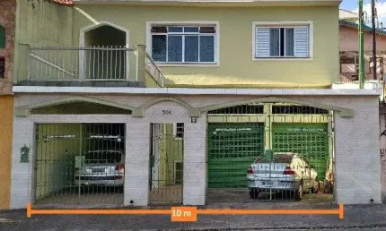 Sobrado comercial ou residencial com 4 dormitórios sendo 01 suíte, 2 banheiros sociais, 1 lavabo, living integrado com sacada, cozinha, área de serviç