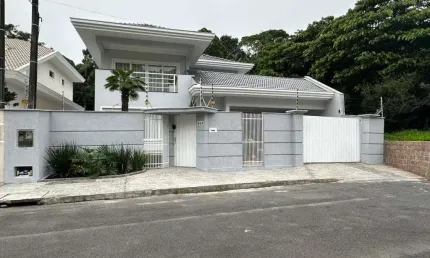 Casa com 5 quartos à venda no América, Joinville 