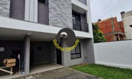 Sobrado  3 quartos, 1 suíte, 2 salas, 3 banheiros, 1 vaga à venda, bairro Uberab