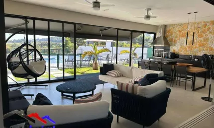 Casa à venda em Boituva no condomínio Portal dos Lagos.