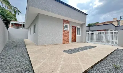 Casa 03 dormitórios com suíte a venda no bairro Colônia Rio Grande em São Jose dos Pinhais