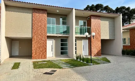 Sobrado em condominio a venda no bairro Cruzeiro em Sao Jose dos Pinhais