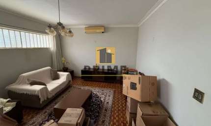 Casa com 3 quartos para alugar na Vila Flores, Bauru 
