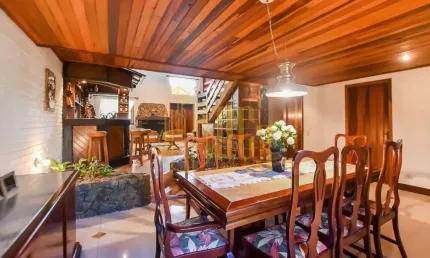 Casa com 5 quartos à venda na Rua Vereador Washington Mansur, 975, Ahú, Curitiba