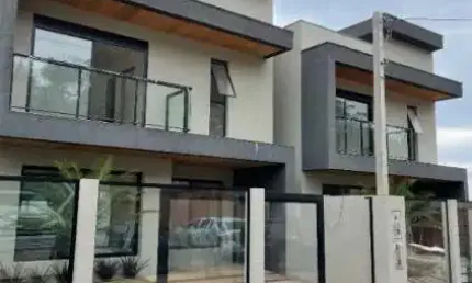 Lindo sobrado com suíte e closet – fazenda rio grande