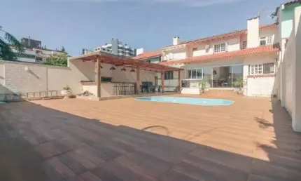 CASA 3D no bairro Jardim Itu Sabará em Porto Alegre