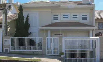 CASA 4D no bairro Jardim Itu Sabará em Porto Alegre