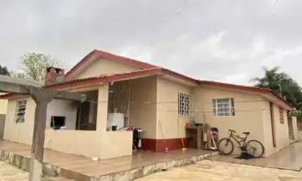 Casa de 03 Quartos sendo um deles suíte - São Francisco
