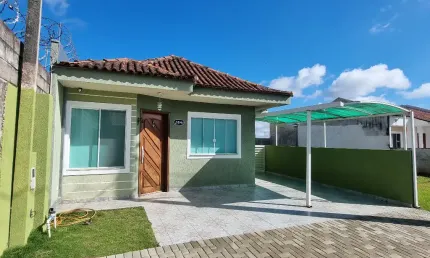 Maravilhosa casa em condomínio na Fazenda Rio Grande