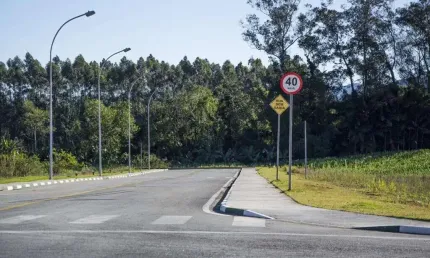Loteamento em Santo Amaro da Imperatriz, lotes comerciais e residenciais.