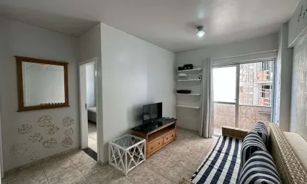 Apartamento em andar alto com 1 suíte e vaga de garagem com vista mar à venda no Centro de Balneário Piçarras