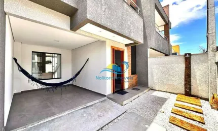 Casa  com piscina e 3 quartos, sendo 1 suíte, à venda em Balneário Piçarras - 500m do mar
