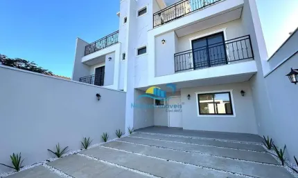 Sobrado com 3 suítes e terraço com piscina - Centro - Penha - Vista para o mar