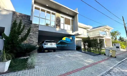 Casa com 4 quartos - Condomínio fechado - Centro - Balneário Piçarras