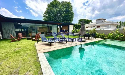 Casa à venda no cond. Figueira Garden em Atibaia - 626,65 m²