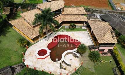Chácara à venda em cond. fechado com acesso a represa em Piracaia - 1620m²