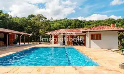 Sítio cinematográfico à venda em meio à natureza - 136.000 m²