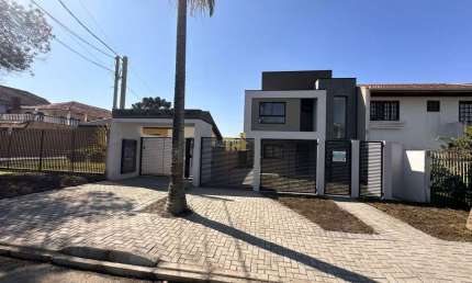 Sobrado com 3 dormitórios, com 1 suíte  à venda por R$ 630.000,00 - Santa Cândida