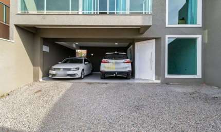 Sobrado no Capão da Imbuia, com 3 Quartos, 2 suítes e 2 banheiros com 216 m² por R$ 990.000,00