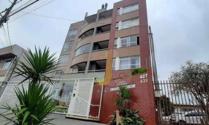 Apartamento com 3 dormitórios e 2 vagas de garagem lado a lado no Alto Alegre