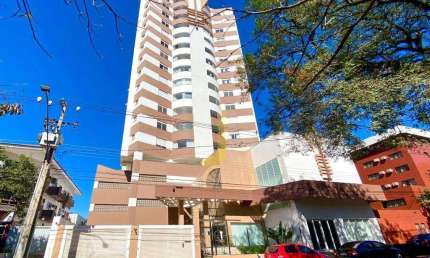 Apartamento no centro com 215m², 1 Suíte + 2 dormitórios, 2 vagas.