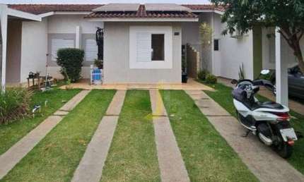 Casa com Piscina e 3 dormitórios à venda, 100 m² por R$ 650