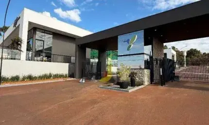 Terrenos em condomínio Fechado com Piscina interna, Playground e  outras Áreas