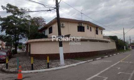 Sobrado / 03 Dorm.sendo 01 suíte / 190 m² / 02 vagas de garagem / Piscina / Catiapoã /São Vicente