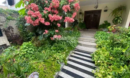Casa Sobrado Alto Padrão | 04 Dorm | 350m² | 08 Vaga de garagem | Vila Valença - São Vicente.