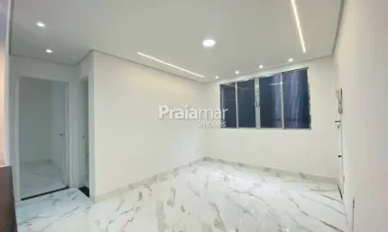 Apartamento todo reformado em porcelanato com 02 dormitorios