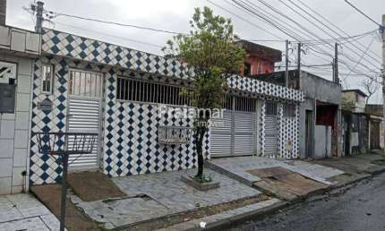 CASA : 01 SALA I 03 DORM I 03 BANHEIROS SENDO 01 SUÍTE I 03 VAGAS GAR I 01 COZ I 01 ARÉA DE SERVIÇO.