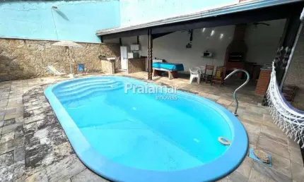 CASA ALTO PADRÃO COM PISCINA EM CAIÇARA, PRAIA GRANDE - 4 DORM. E 2 SUÍTES.