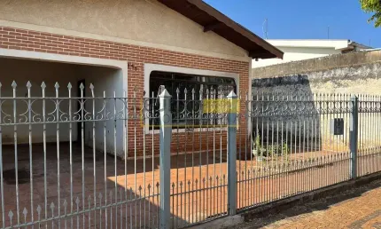 Casa com ótima localização, 4 dormitórios à venda, 227 m² por R$ 300.000 - Jardim São Francisco - S