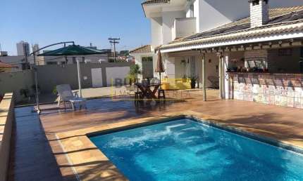 Belíssima Casa à venda na Vila Breda, Região Central de Santa Bárbara d´Oeste – SP, com 03 dormitór