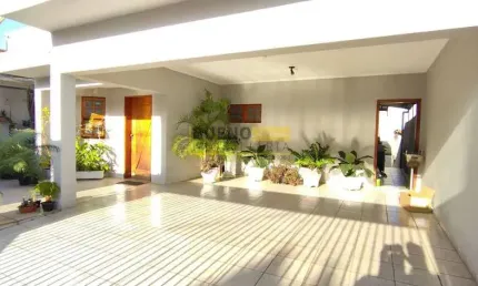 Casa com 3 quartos à venda, 243 m² por R$ 690.000 - Vila Linópolis I - Santa Bárbara D'Oeste/SP