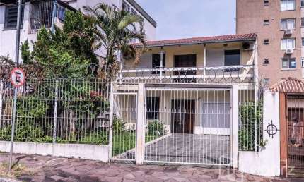 Casa com 2 quartos à venda na Avenida Grécia, 539, Passo da Areia, Porto Alegre, 149 m2 por R$ 578.400