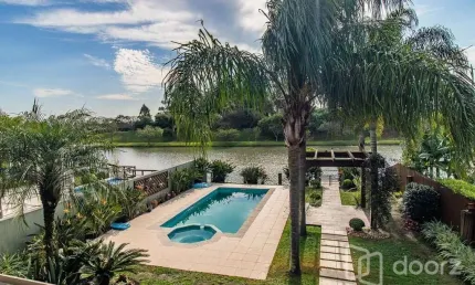 Casa em condomínio fechado com 4 quartos à venda na avenida juca batista, 9000, belém novo, porto alegre, 387 m2 por r$ 2.487.500