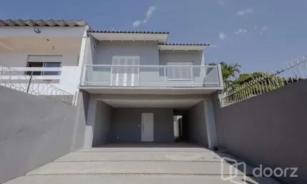 Casa com 3 quartos à venda na rua professor carvalho de freitas, 819, teresópolis, porto alegre, 228 m2 por r$ 650.000