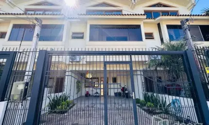 Casa com 3 quartos à venda na Rua Fernando Jorge Schneider, 293, Hípica, Porto Alegre, 215 m2 por R$ 699.000
