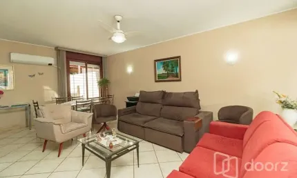 Casa com 3 quartos à venda na rua anita garibaldi, 2596, passo da areia, porto alegre, 186 m2 por r$ 1.200.000