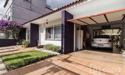 Casa com 3 quartos à venda na Rua Ministro Oliveira Lima, 405, São Sebastião, Porto Alegre, 190 m2 por R$ 699.800