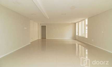 Apartamento com 3 quartos à venda na Rua Ramiro Barcelos, 1081, Moinhos de Vento, Porto Alegre, 147 m2 por R$ 680.000