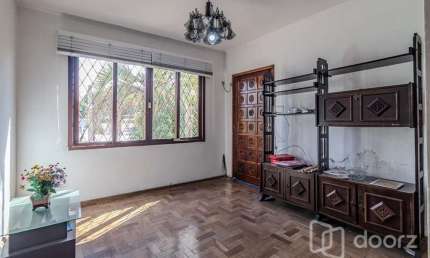 Casa com 6 quartos à venda na Rua Fernando Abbott, 1227, Passo da Areia, Porto Alegre, 210 m2 por R$ 698.000