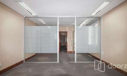 Sala comercial à venda na Avenida Benjamin Constant, 1066, São João, Porto Alegre, 69 m2 por R$ 199.000