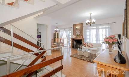 Casa com 3 quartos à venda na Rua Cláudio Manoel da Costa, 220, Jardim Itu Sabará, Porto Alegre, 300 m2 por R$ 850.000