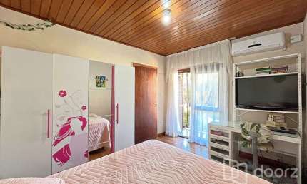 Casa com 4 quartos à venda na Rua Xavier da Cunha, 507, Cristal, Porto Alegre, 206 m2 por R$ 655.000