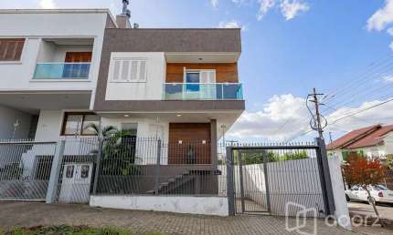 Casa com 3 quartos à venda na Rua Pero Vaz de Caminha, 330, Vila Ipiranga, Porto Alegre, 249 m2 por R$ 830.000