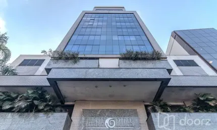 Sala comercial à venda na Avenida Carlos Gomes, 1998, Três Figueiras, Porto Alegre, 112 m2 por R$ 846.000