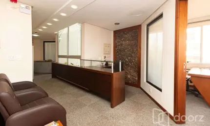 Sala comercial à venda na avenida bastian, 230, menino deus, porto alegre, 122 m2 por r$ 730.000